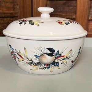 Lennox Holiday/Winter Bluebird Covered Casserole Dish. Classic style with lid ❤️